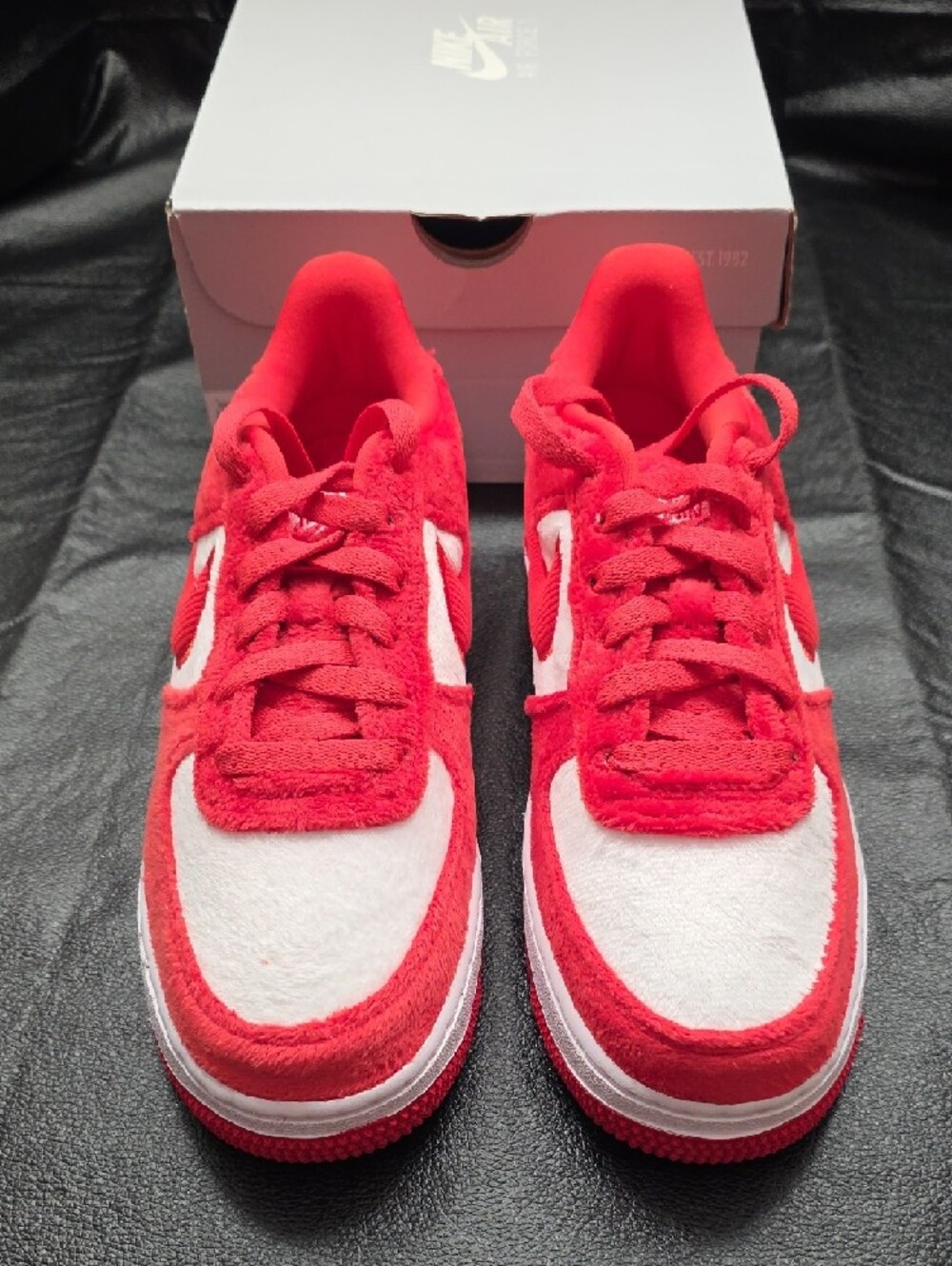 NIB Nike Kids Valentine's Low-Top Air Force 1 Youth Sz. 7 - Picture 2 of 8